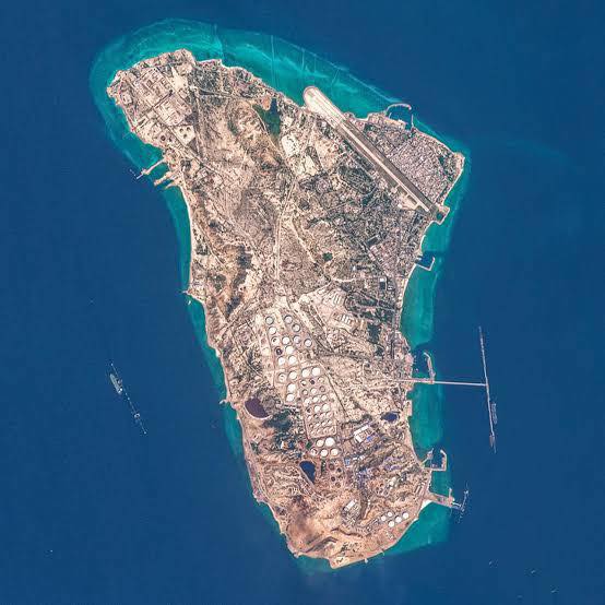 Estados Unidos ataca isla petrolera de Irán