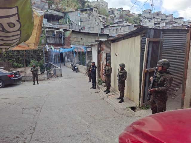 PNC y Ejército realiza recorrido de seguridad en zona 1