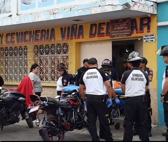 Pareja y su hijo entre las víctimas de atraque armado en cevichería de la zona 6