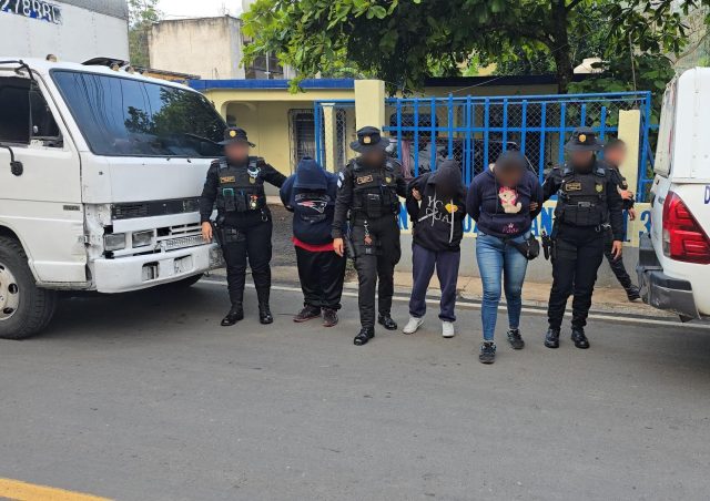 “Las Tres Mosqueteras” capturadas cuando trasladaban repuestos para motos robados en Santa Rosa