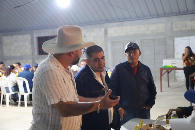 Diputado Dávila conversa con vecinos de San José Pinula