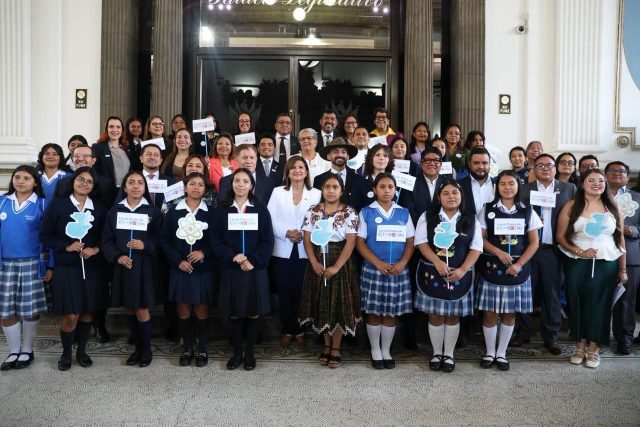 Vicepresidenta impulsa iniciativa de ley de Clubes de Ciencias para ampliar el acceso al conocimiento científico