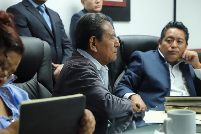 UNE atiende a vecinos de la Línea Férrea amenazados por desalojo por rehabilitación del tren de carga