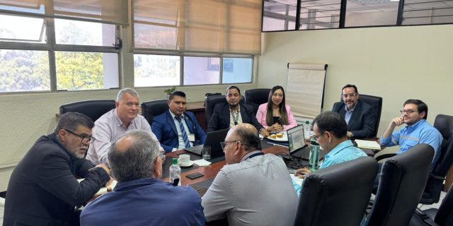 Mesa de Hidrocarburos coordina acciones y supervisión en gasolineras