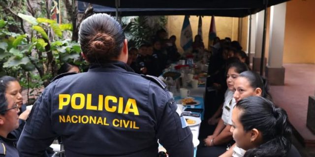 Datos reflejan desafíos en la participación de madres en el mercado laboral