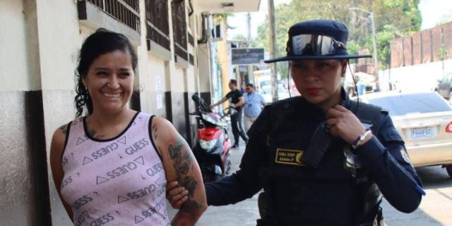 Detienen a “La Baby” en Palín en una cartera llevaba una pistola ilegal