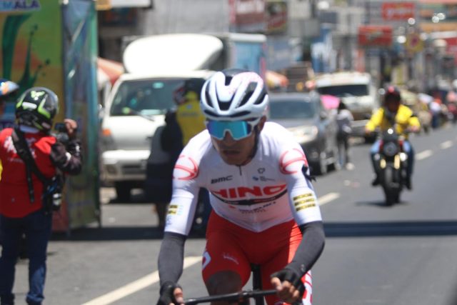 Hino One la Red con Yesid Pira a 5 segundos del líder de la Vuelta Bantrab 2026