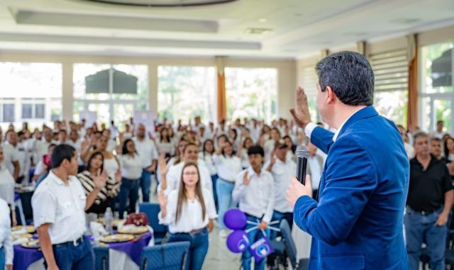Madrazo hace su debut como precandidato presidenciable del Partido TODOS en Suchitepéquez