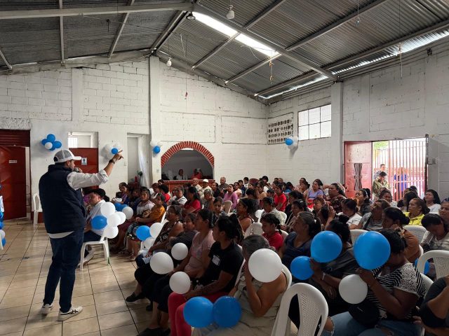 CABAL lleva jornada de afiliación a la colonia Bethania, zona 7 de la capital