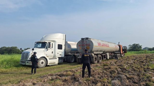 PNC recupera cisterna con 3,600 litros de combustible robada en ruta a San José
