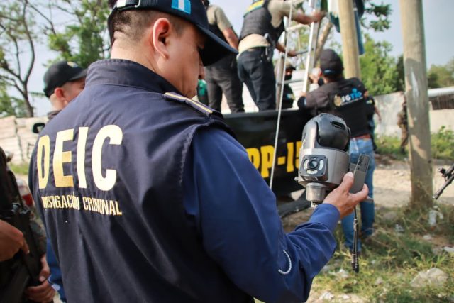 Retiran otras 5 cámaras de videovigilancia de terroristas en colonias de la zona 18