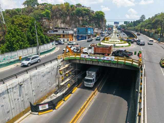 Avanzan trabajos de COVIAL en viaducto de Lomas del Norte en zona 17 capitalina