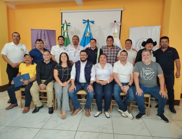 TSE conversa con alcaldes de Santa Rosa