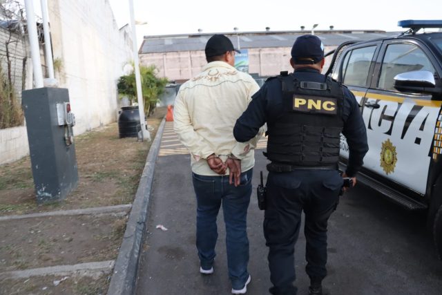 Capturado cuando trasladaba más de Q. 232 mil en compartimiento oculto de camioneta