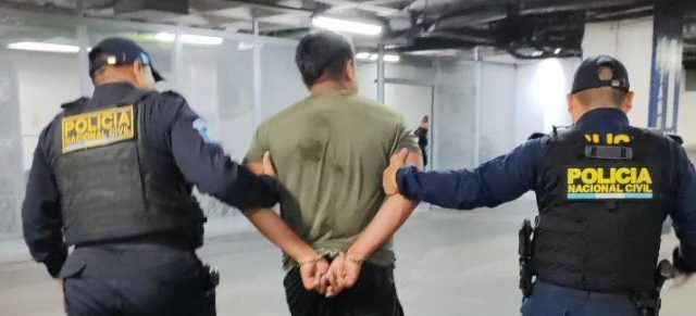 Alias “Psicópata” capturado cuando descuartizaba a un hombre en una casa abandonada de la zona 18