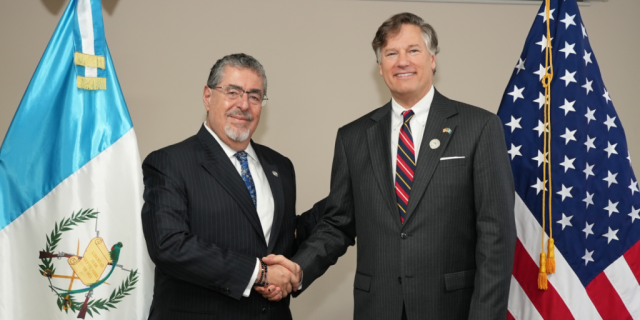 Presidente Arévalo dialoga en Costa Rica con el subsecretario de Estado de los EE.UU., Christopher Landau