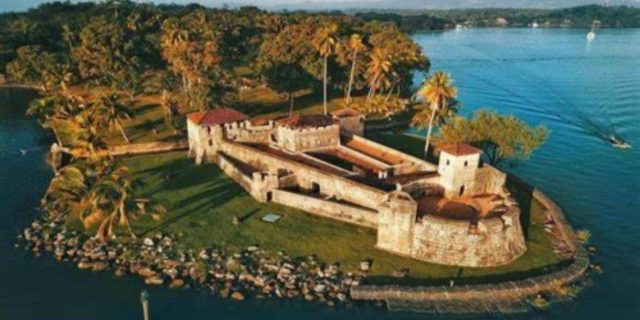 El Inguat coordina acciones de recuperación tras incendio en área de artesanías del Castillo de San Felipe