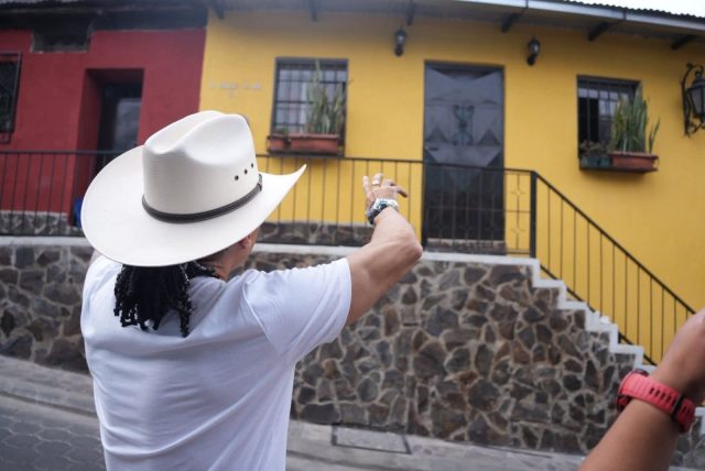 Renovación total de la calle de la tienda del Barco en Mixco