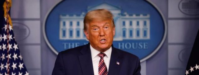Trump confirma que algunos barcos empiezan a transitar por el estrecho de Ormuz