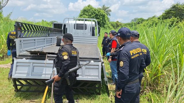 Camión abandonado en Retalhuleu llevaba oculto 72 kilos de cocaína