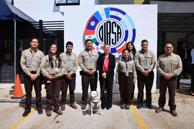 Guatemala forma por primera vez binomios caninos para detección agropecuaria