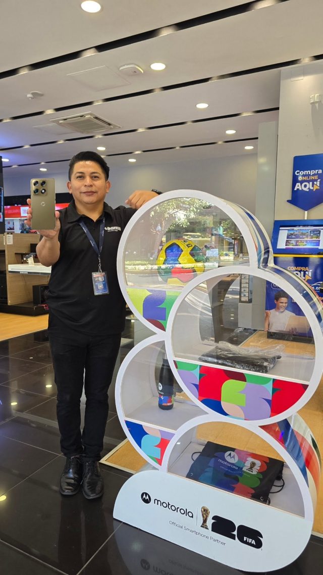 La Curacao y Radioshack revoluciona el Mercado Premium con el lanzamiento del nuevo Motorola Signature