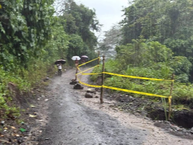 Cierran de forma preventiva el paso en ruta RD-06 Volcán de Fuego, para proteger la seguridad de la población.