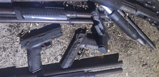 PNC localiza armas de fuego abandonadas en un inmueble deshabitado en El Paredón, Sipacate