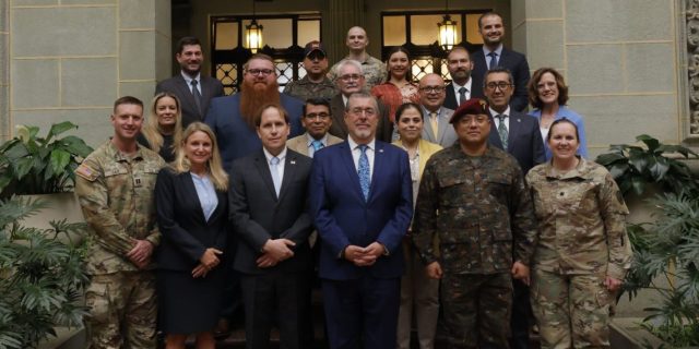 Guatemala y EE. UU. abordan avances en cooperación para el desarrollo del sistema ferroviario del país