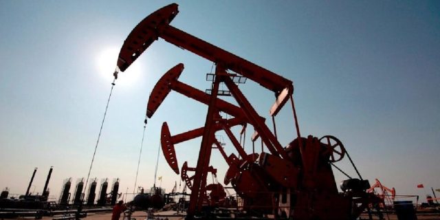 Los precios del petróleo caen a $USD 74.18 luego del acuerdo entre EE.UU e Irán