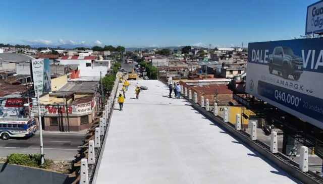 Paso a desnivel de la calzada Roosevelt. está listo y se prepara para su apertura