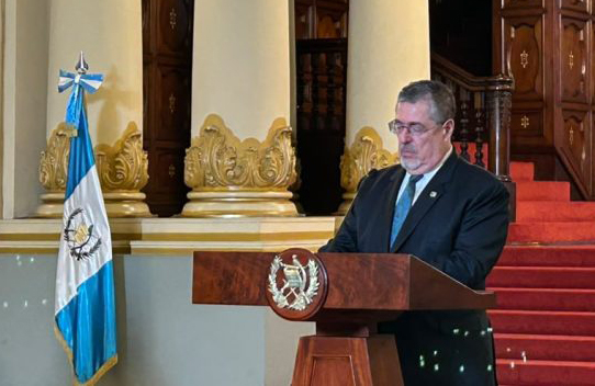 Ejecutivo propone plan de subsidio temporal y fiscalización para frenar el alza en los combustibles