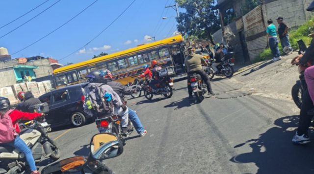 Masivos bloqueos en la capital y el interior por el alza indiscriminada de las gasolinas