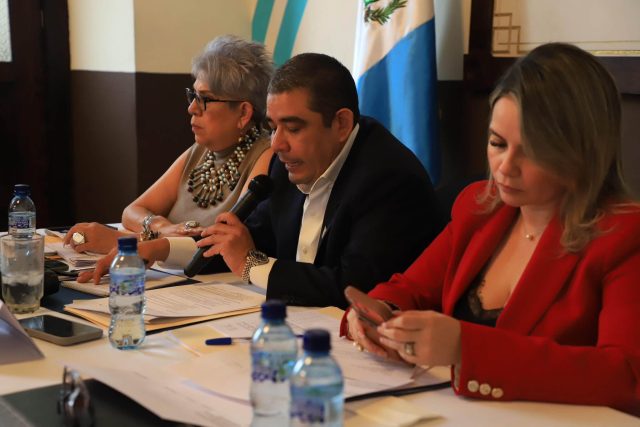 Diputado César Dávila fiscaliza avance de proyectos viales para San Pedro Ayampuc y Amatitlán