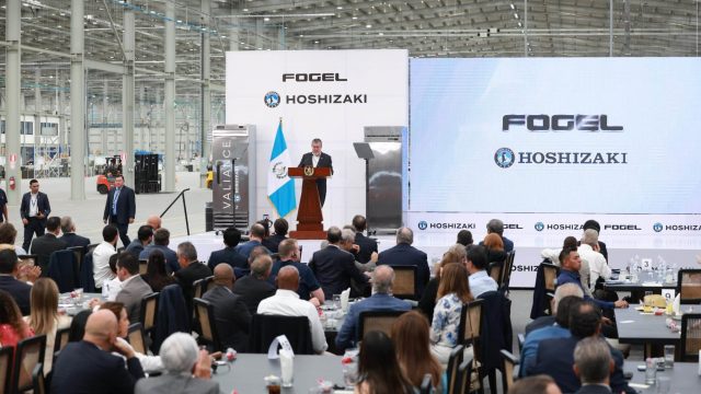 Presidente asiste a la inauguración de mega Planta Fogel y agradece la confianza de invertir en Guatemala para la generación de empleos