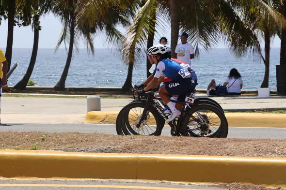 Gaby Soto desafía el asfalto y sella un brillante top 10 en la prueba de ruta Santo Domingo