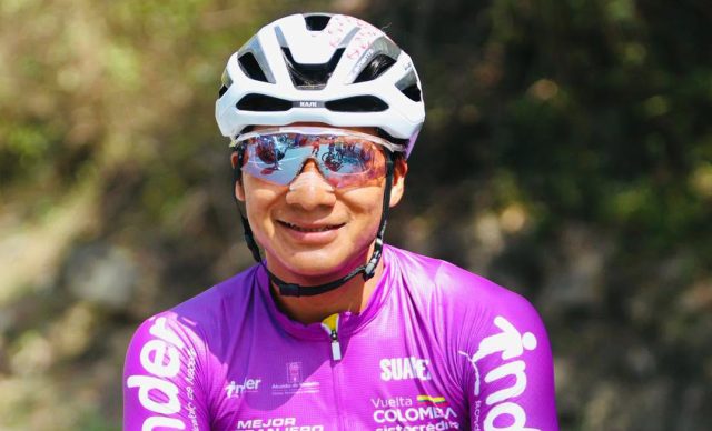 Mardoqueo Vásquez luce el suéter de mejor extranjero en la Vuelta a Colombia 2026