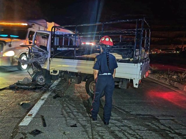 Roca de gran tamaño cae sobre camión y deja dos heridos en ruta al Atlántico
