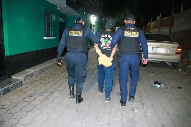 Presunto implicado en ataque armado es capturado tras persecución policial en Villa Nueva