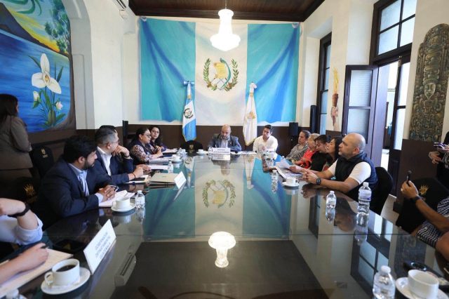 Denuncian en el MP a empresa que contamina el ambiente en sector A3 de Ciudad San Cristóbal, Mixco