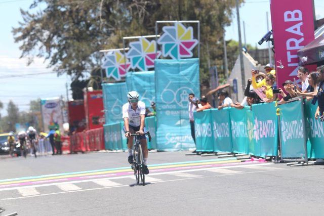 ¡Victoria para el Sololá Intercop! La colombiana Angie María Londoño reina en la etapa 1
