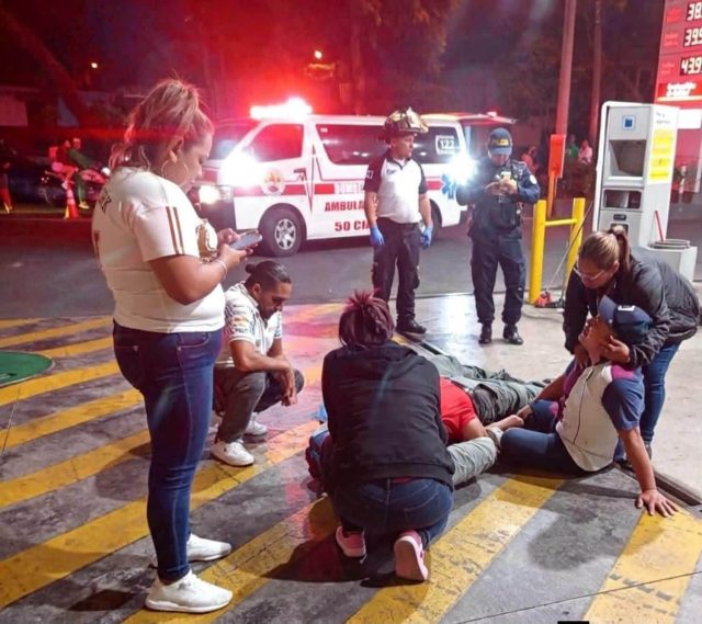 Trabajador de gasolinera Shell, estaba limpiando el vidrio de un vehículo y lo asesinan en zona 18