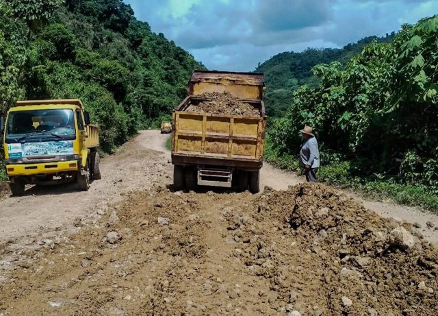 Mejoran camino para beneficio de más de 239 mil personas en la zona reina