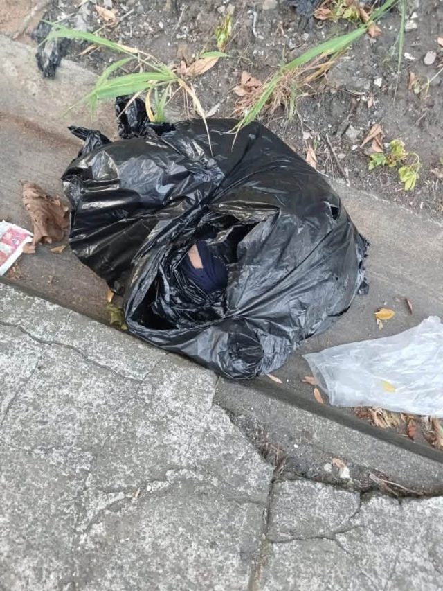 Localizan cuerpo en bolsas con mensajes a los que extorsionan en Escuintla