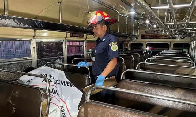 Ataque armado contra autobús de Transporte Esmeralda en marcha deja 2 fallecidos y una herida