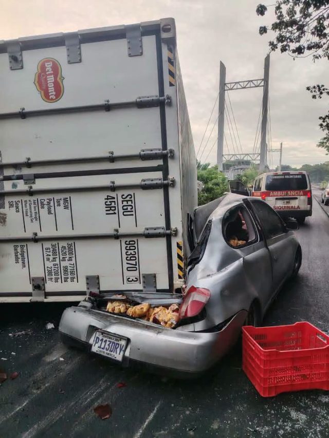 Triple colisión deja tres heridos en Siquinalá