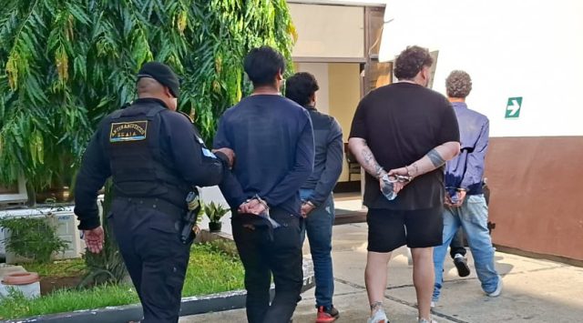 Operativo en Chiquimula deja seis detenidos y dos autos robados recuperados