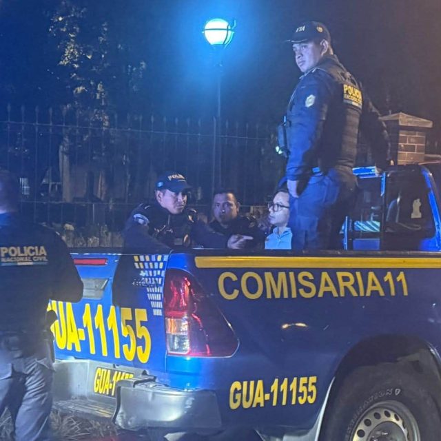 Agentes de PNC detienen a periodistas y los golpean