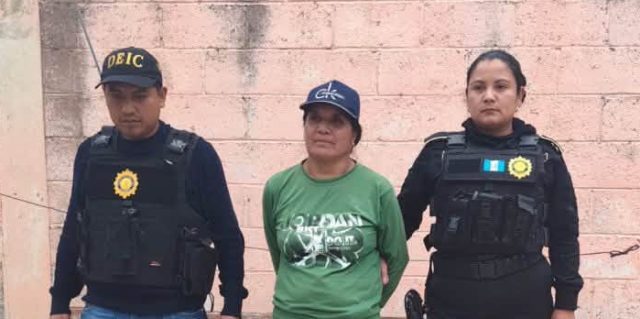 Capturada a mujer en allanamiento con más de Q835 mil en aldea Chivacable
