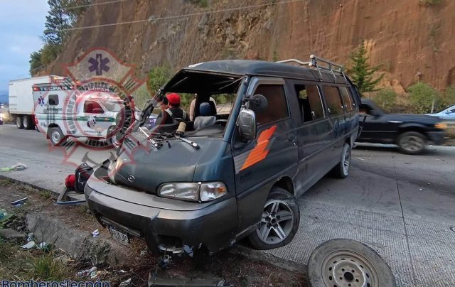 Colisión entre microbús y vehículo deja nueve personas heridas en ruta Interamericana